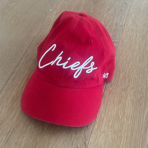 47 Brand Red Women's Chiefs Hat - Picture 1 of 2